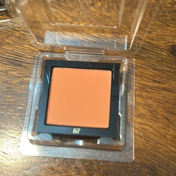 Yves Saint Laurent Blush Palette - Coral and Pink Shades - Picture 5 of 6